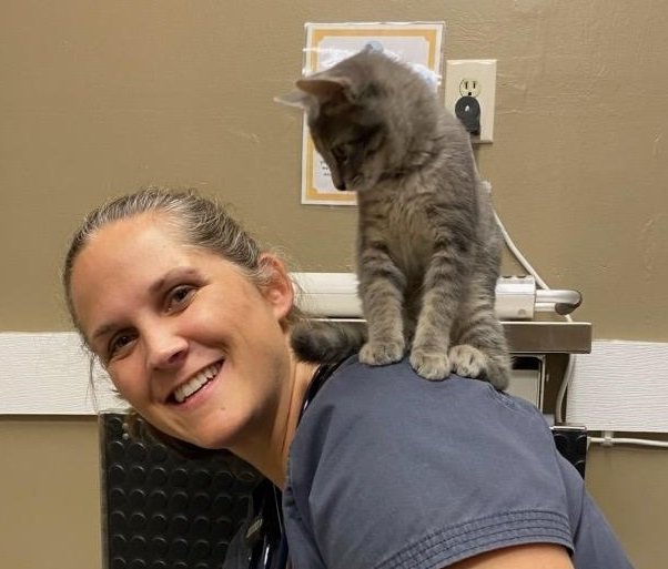 At Animal Doctor Westside, keeping your pet happy and healthy is our goal. Providing medical care shouldn’t cause additional anxiety for your pet. By practicing in a Fear Free way, we can decrease the fear and anxiety of clinic visits which allows us to provide better and more consistent medical care for your pet.